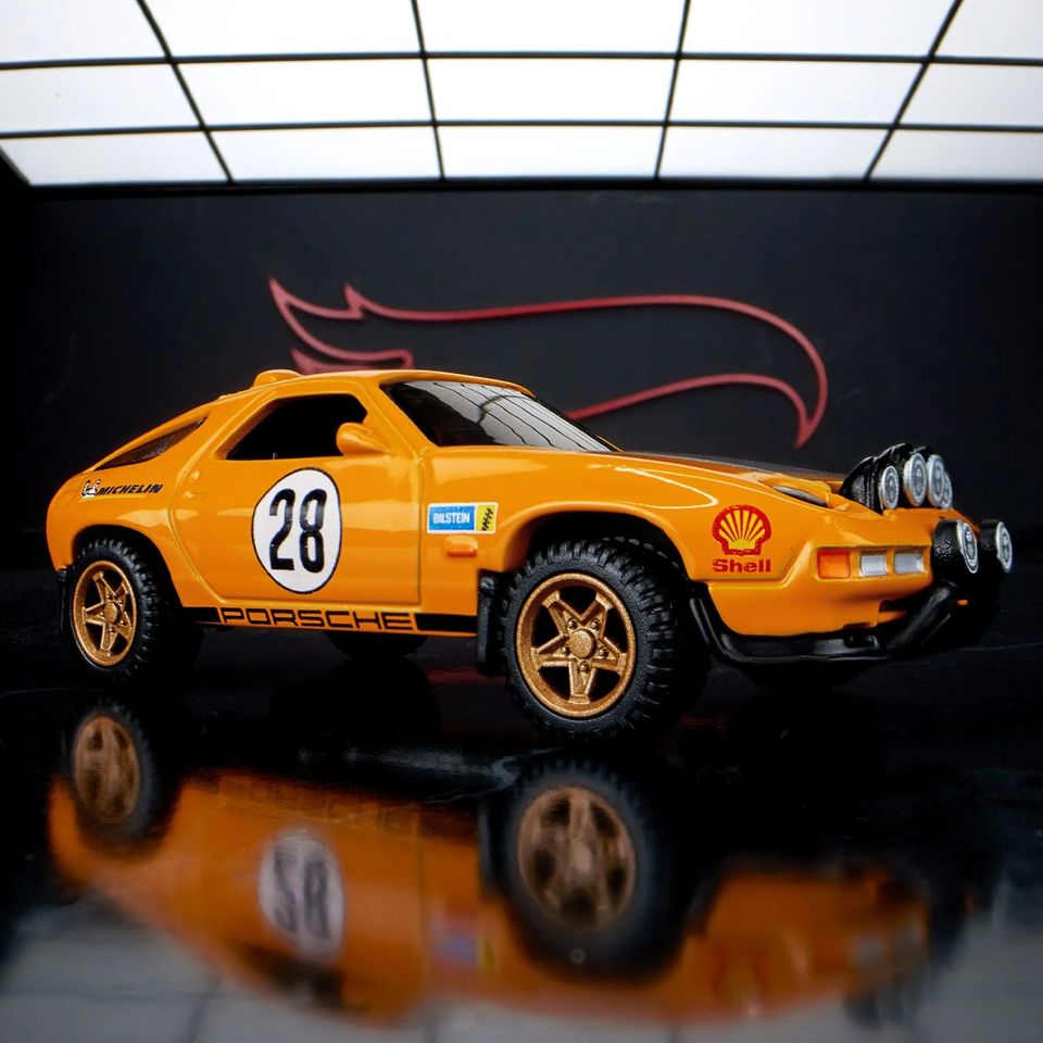 Hot Wheels Collectors Elite 64 Porsche 928 Safari
